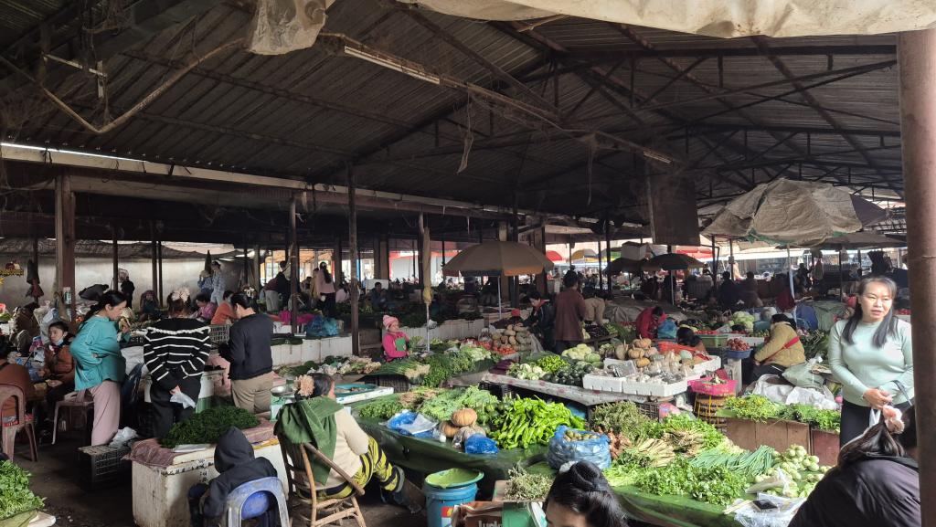 235 Einkauf fuer Trekking